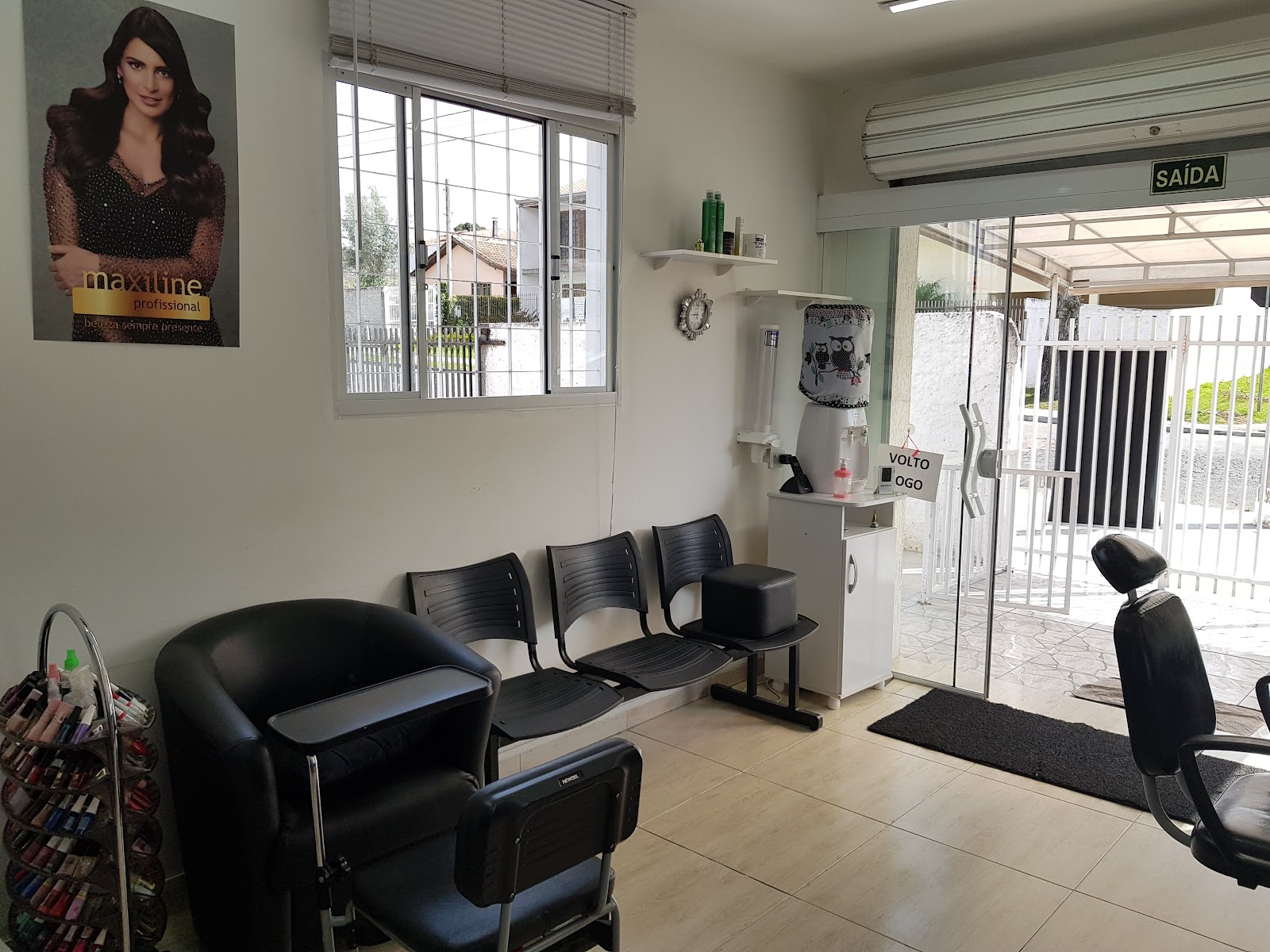 Sala de espera do Amália's Hair