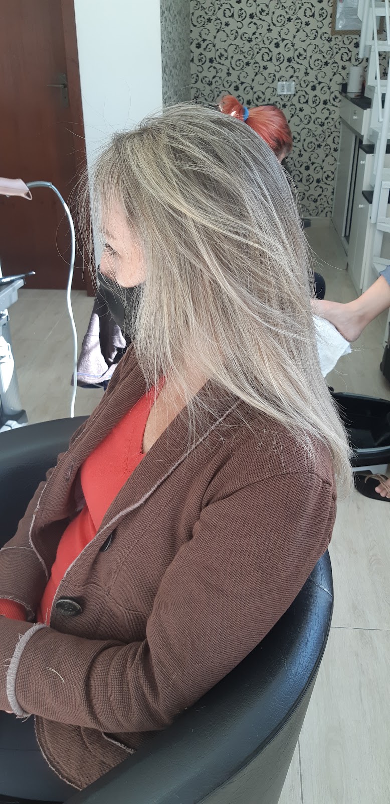 Cabelo com luzes feito no Amália's Hair